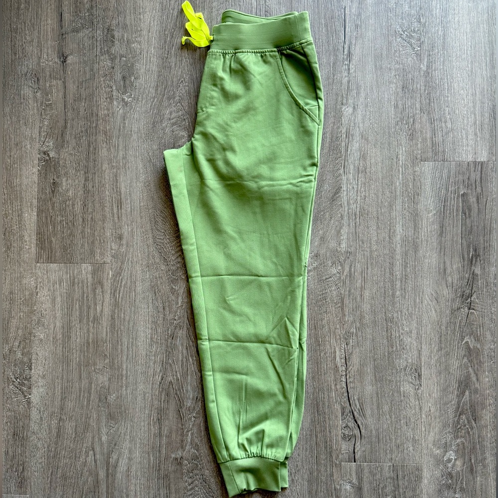 FIGS Zamora Scrub Pant - Fern